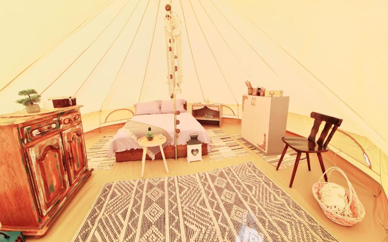 The Hunters Glamping Hotel Ciudanovita Exterior photo