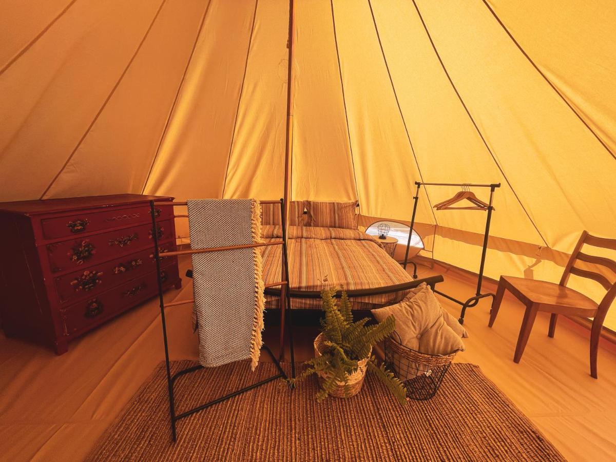 The Hunters Glamping Hotel Ciudanovita Exterior photo