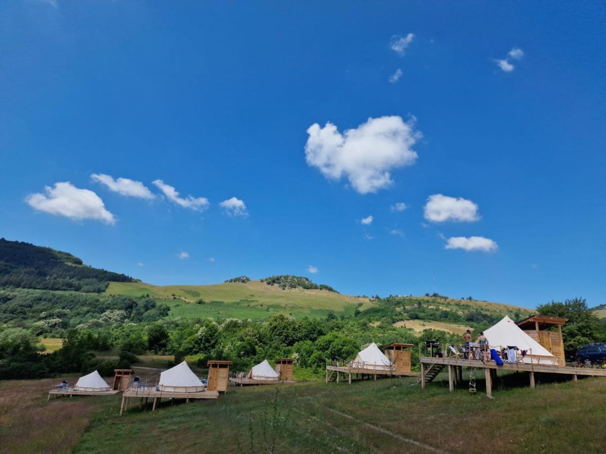 The Hunters Glamping Hotel Ciudanovita Exterior photo