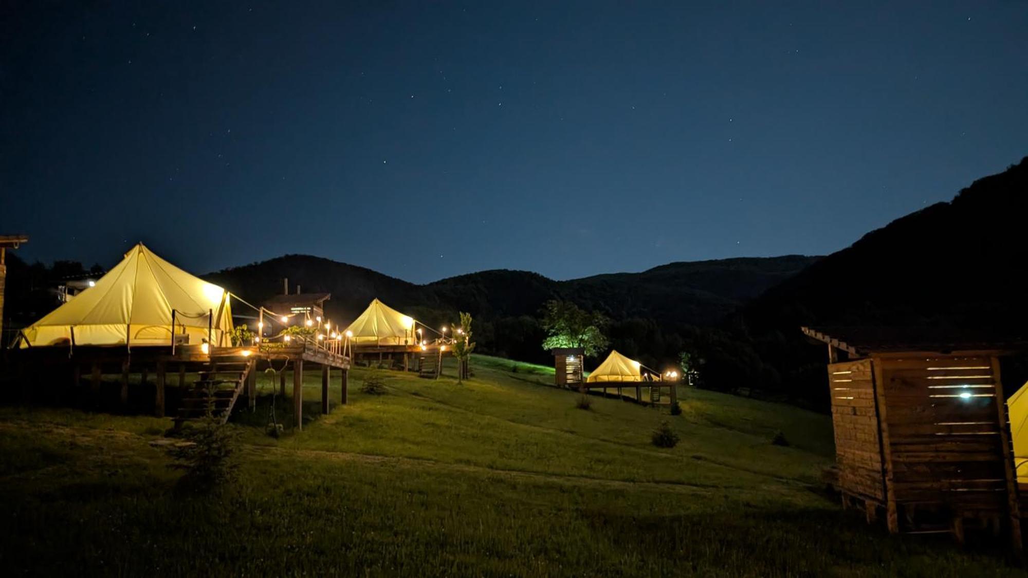 The Hunters Glamping Hotel Ciudanovita Exterior photo